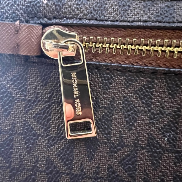 Michael Kors Brown Shoulder Bag with gold chain (removable) very good condition - Picture 13 of 14